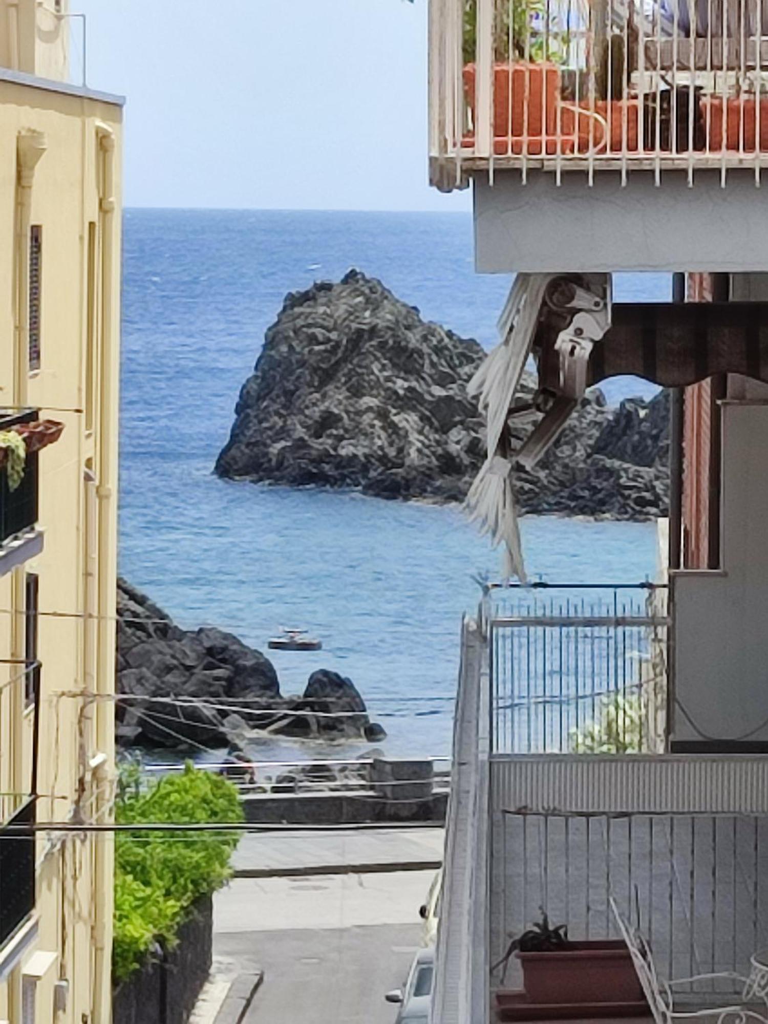 Appartamento La maison de Geneviève Aci Trezza Esterno foto